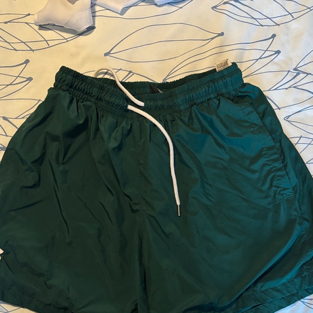Men's size M UnderArmour Green Shorts